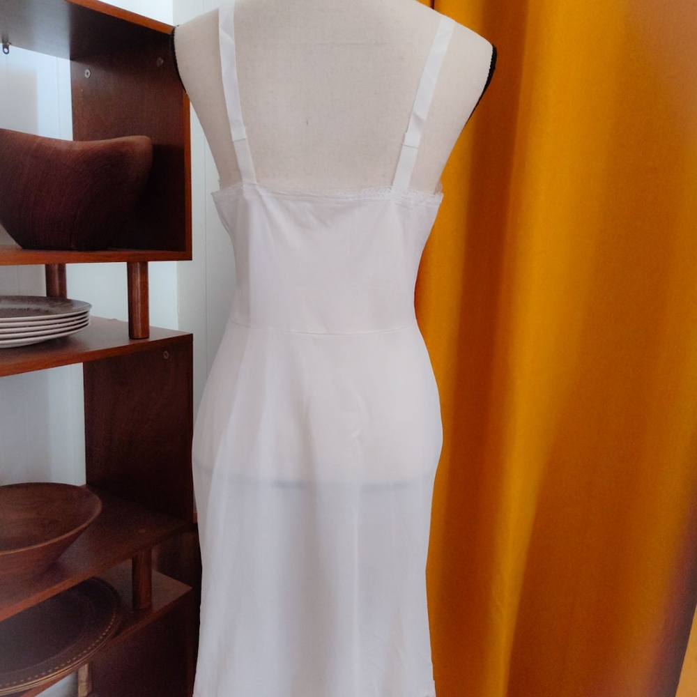 Vintage Beautiful Feminine White Lace Slip Size 36 SH Petite - Picture 4 of 5